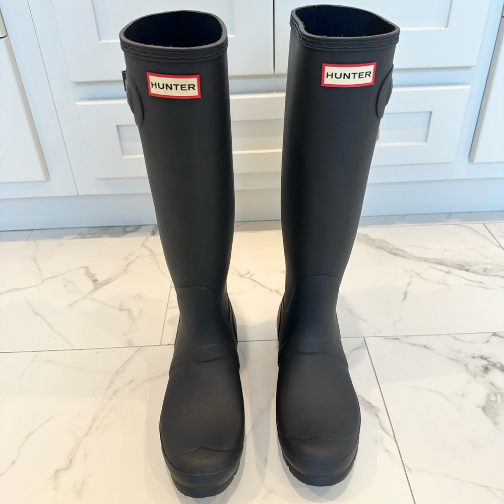 Hunter Navy Boots size 9